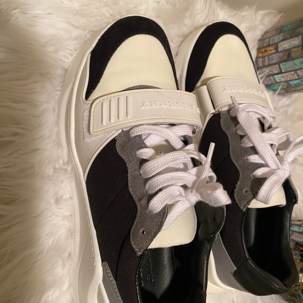 Authentic Burberry sneakers 👟